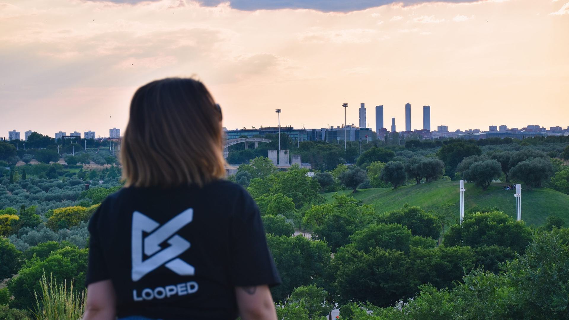 Vista del skyline de Madrid desde un Open Air de Looped
